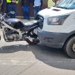 O tânără pe motocicletă, accidentată în fața unei treceri de pietoni