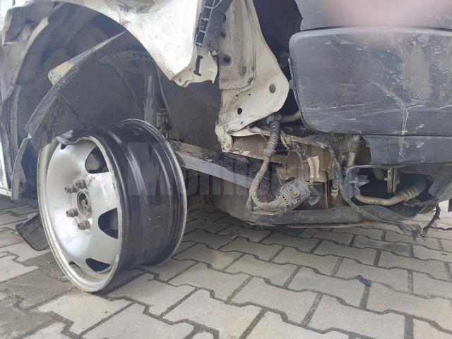 Ambulanță avariată într-un accident rutier