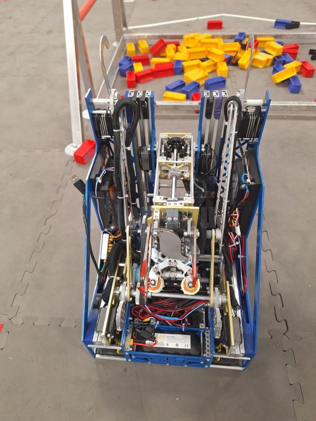 Robot construit de Royal Engineers Suceava, pentru competiții