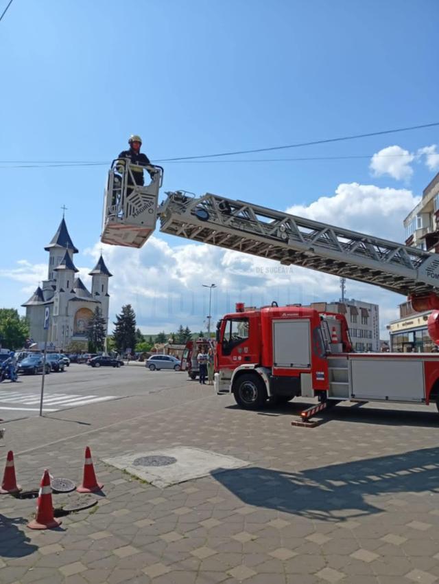 Incendiu la Judecătoria Fălticeni, cu persoane evacuate și acordare de prim ajutor