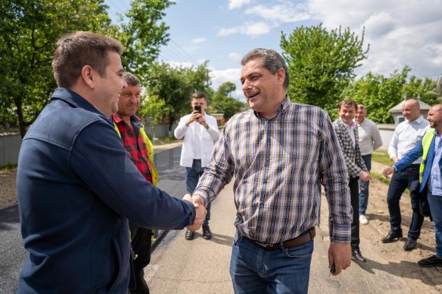 Gheorghe Șoldan anunță începerea modernizării drumului dintre Verești și Udești, pe care nu s-a mai turnat asfalt de 10 ani