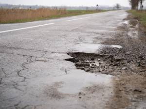 Gheorghe Șoldan anunță începerea modernizării drumului dintre Verești și Udești, pe care nu s-a mai turnat asfalt de 10 ani