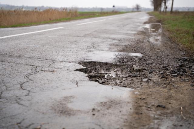 Gheorghe Șoldan anunță începerea modernizării drumului dintre Verești și Udești, pe care nu s-a mai turnat asfalt de 10 ani