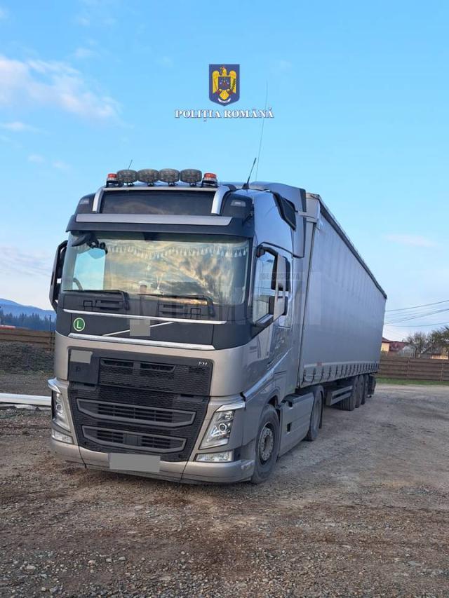 Tir cu tot cu aproape 50 mc de cherestea, confiscat de polițiști