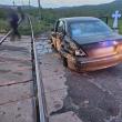 Au scăpat fără leziuni după ce BMW-ul cu care se deplasau a fost acroșat de trenul Timișoara-Iași