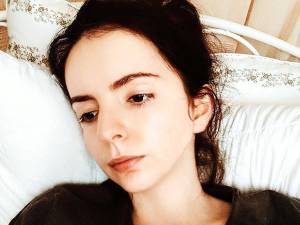Strângere de fonduri pentru Sara, „sufletul din spatele paginii <Boala cu o mie de fețe>”, inițiată de preotul sucevean Alexandru Lungu și de polițistul Daniel Ceclan din Brașov