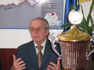 Doctorul Bilius, distins de colegii veterinari, după ce devenise campion național