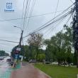 Pentru demararea unui proiect de îngropare a cablurilor care stau acum pe stâlpi, Primăria Suceava cheamă la discuții toți operatorii care dețin rețele de comunicații electronice