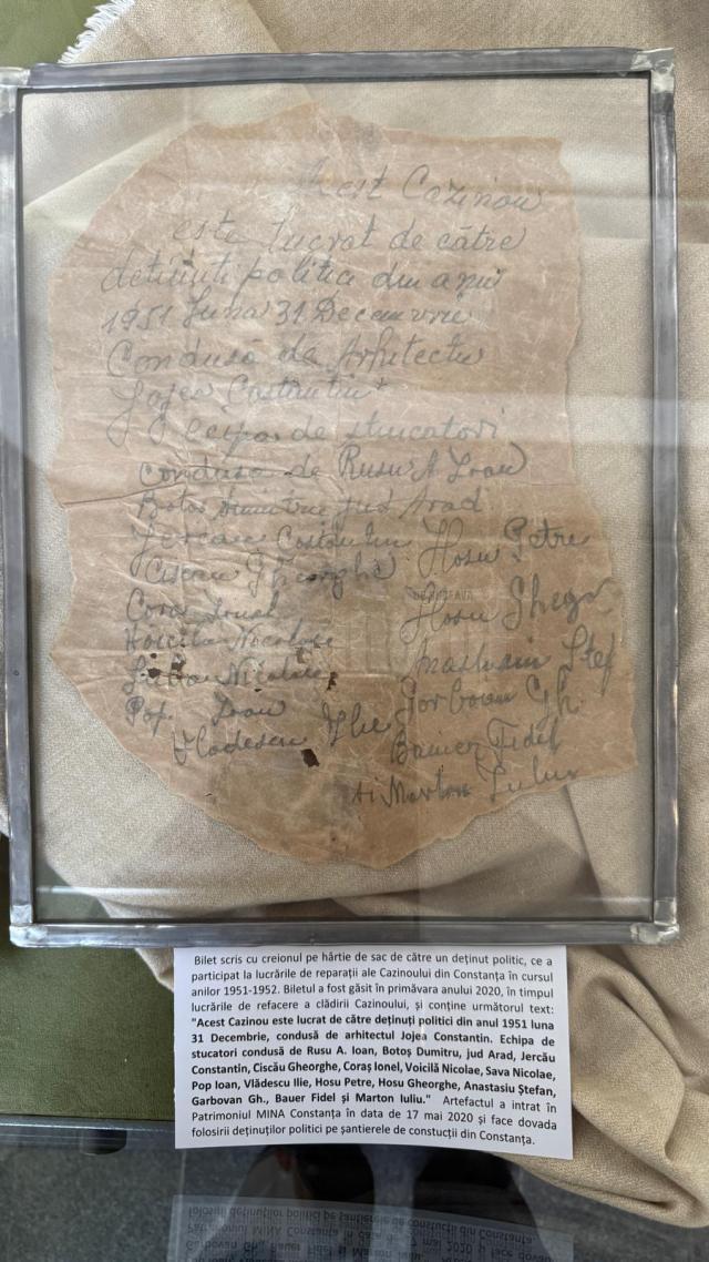 Bilete scrise cu creionul pe hârtie de sac