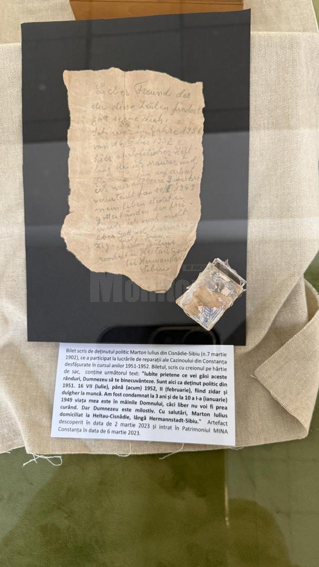 bilete scrise cu creionul pe hârtie de sac