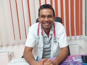 Dr. Shamin Khan este primul medic de familie indian care profesează în Suceava
