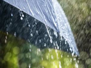 Atenționare meteo de vreme rea, cu vânt puternic, ploi, ninsori și grindină, până marți dimineață