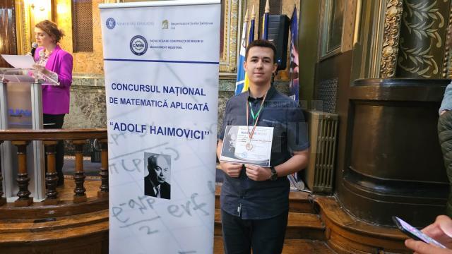 Andrei Tofan, elev în clasa a X-a B la Liceul Tehnologic „Iorgu Vârnav Liteanu” din Liteni, medaliat cu bronz