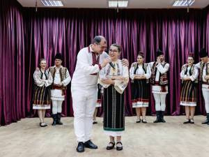 Tradiții autentice, dansuri populare și costume din trei județe ale țării, la Festivalul „Hai la hora mare”, ediția a VIII-a, la Gălănești. Foto Constantin Galan