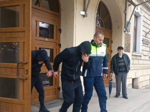 Hoții care ar fi furat 1,4 milioane de euro din casa unui notar