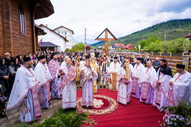 Cinstitele moaște ale Sfântului Ierarh Nectarie de Eghina, la al zecelea hram al Parohiei Straja II