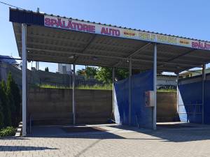 Spălătorie auto tip „self serviceˮ, amendată cu 30.000 de lei de comisarii de mediu