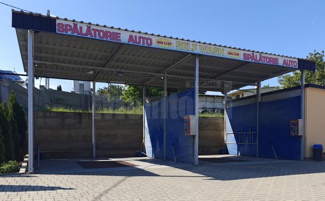 Spălătorie auto tip „self serviceˮ, amendată cu 30.000 de lei de comisarii de mediu