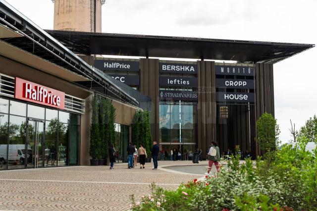 Număr record de vizitatori la deschiderea extinderii Iulius Mall Suceava - peste 220.000 de persoane