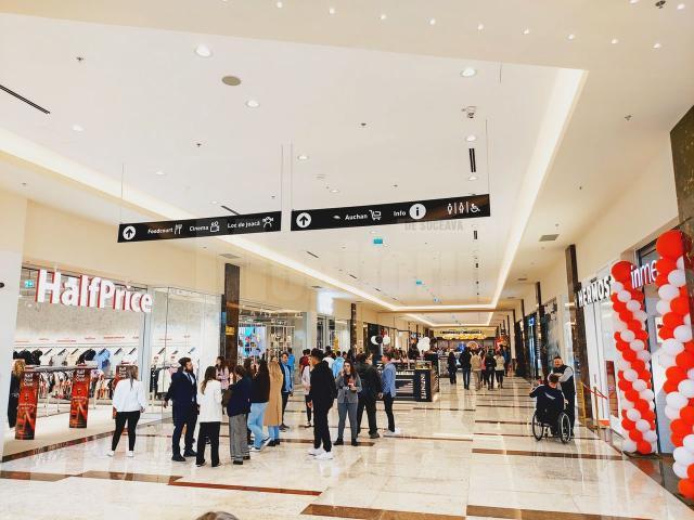 Număr record de vizitatori la deschiderea extinderii Iulius Mall Suceava - peste 220.000 de persoane