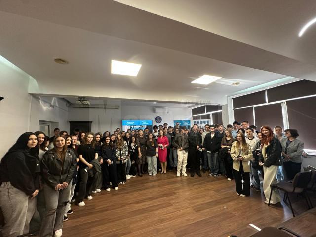 Activitate de informare, la Colegiul Mihai Eminescu
