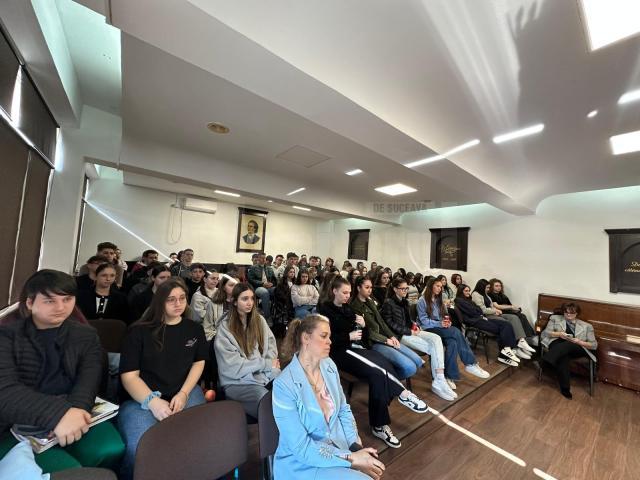 Activitate de informare, la Colegiul Mihai Eminescu