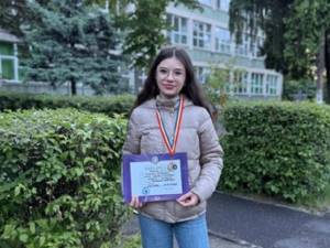 Ostaciuc Anastasia, din clasa a IX-a, de la Colegiul Național „Mihai Eminescu” Suceava
