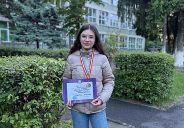 Ostaciuc Anastasia, din clasa a IX-a, de la Colegiul Național „Mihai Eminescu” Suceava