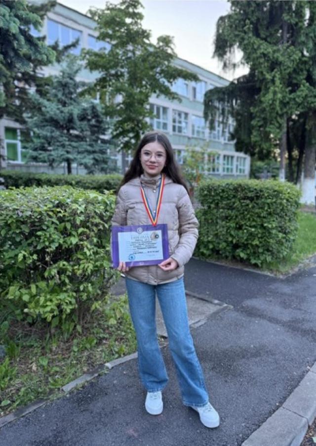 Ostaciuc Anastasia, din clasa a IX-a, de la Colegiul Național „Mihai Eminescu” Suceava