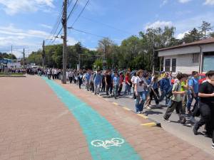 Peste 2.200 de elevi suceveni din tot județul și 130 de cadre didactice au participat joi la Marșul „Antiviolență, antidrog, antitutun”