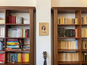 La biserica din satul Siliștea Nouă, orașul Dolhasca, a fost inaugurată Biblioteca Bogdan Galanton Moroșan