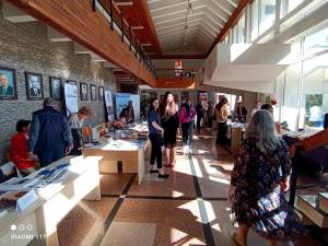 Salonul de Carte Alma Mater Librorum a debutat joi dimineata în holul central Corp A, la USV