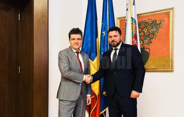 Bogdan Loghin alături de viitorul președinte al României, Nicușor Dan