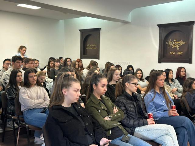 Activitate de informare, la Colegiul Mihai Eminescu