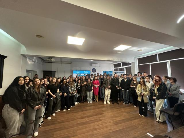 Activitate de informare, la Colegiul Mihai Eminescu