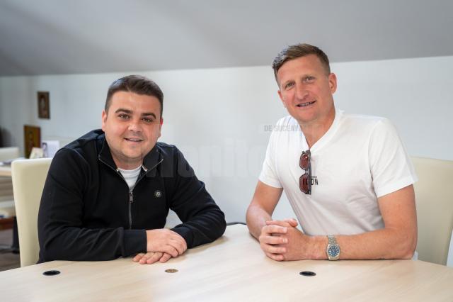 Președintele CJ Suceava, Gheorghe Șoldan, și fostul internațional român Dorin Goian