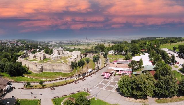 Parcarea de la Cetatea de Scaun a Sucevei va avea 133 de locuri cu plată