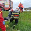 Un șofer în vârstă de 76 de ani s-a răsturnat cu mașina pe un câmp