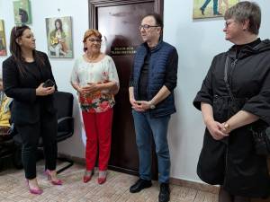 Grațiela Țurțu a expus 39 de tablouri la Galeria Bibliotecii Bucovinei, oferind publicului „o contabilitate a emoțiilor”