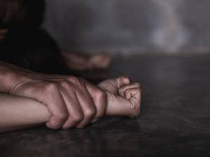 Tânăra agresată sexual a și fost sechestrată
