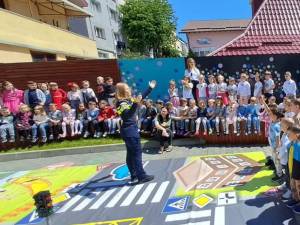 Peste 1.500 de elevi și profesori au aflat că ”tăcerea e tot violență”