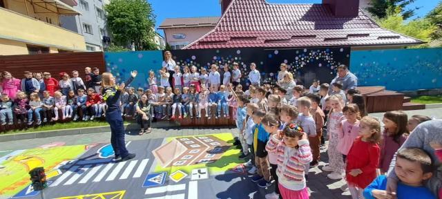 Peste 1.500 de elevi și profesori au aflat că ”tăcerea e tot violență”