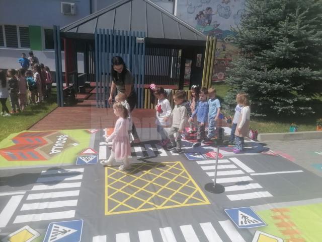 Peste 1.500 de elevi și profesori au aflat că ”tăcerea e tot violență”