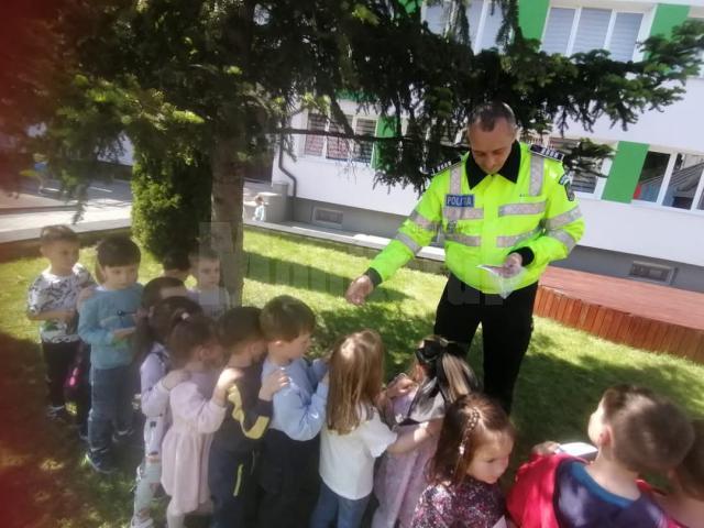 Peste 1.500 de elevi și profesori au aflat că ”tăcerea e tot violență”