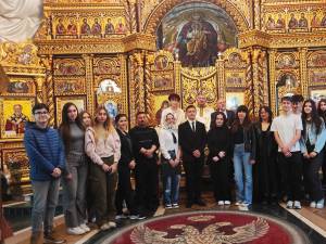 Prezență numeroasă la a treia ediție a Concursului Național de Poezie Religioasă Tânără „Light of Life”