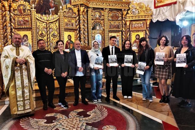 Organizatorii, premianții, membri ai juriului