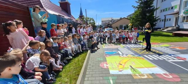 Peste 1.500 de elevi și profesori au aflat că ”tăcerea e tot violență”