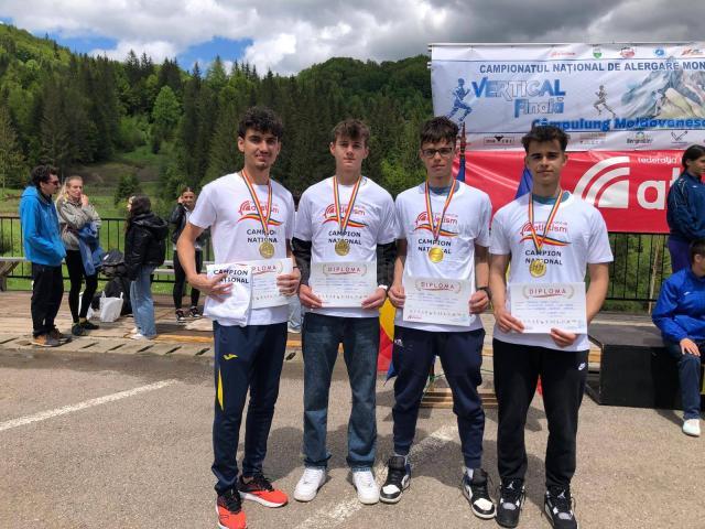 Echipa de băieți a CSM Dorna, care a cucerit titlul la tineret