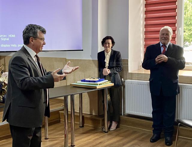 Mihai Vitcu, fiica sa, Irina, și prof. Virginel Iordache