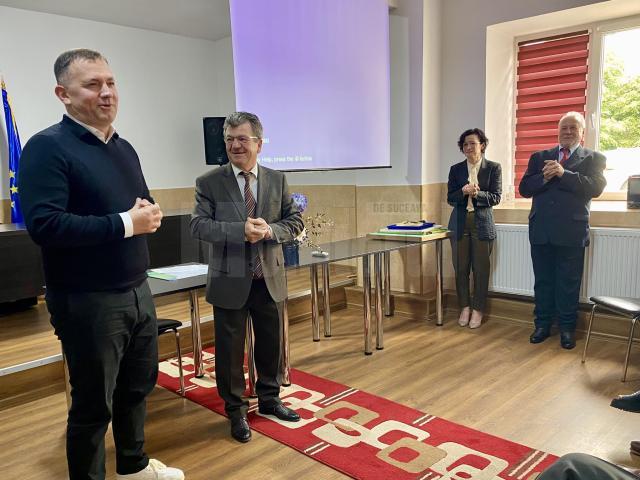 Mihai Vitcu, fiul său, Vlad, și prof. Virginel Iordache